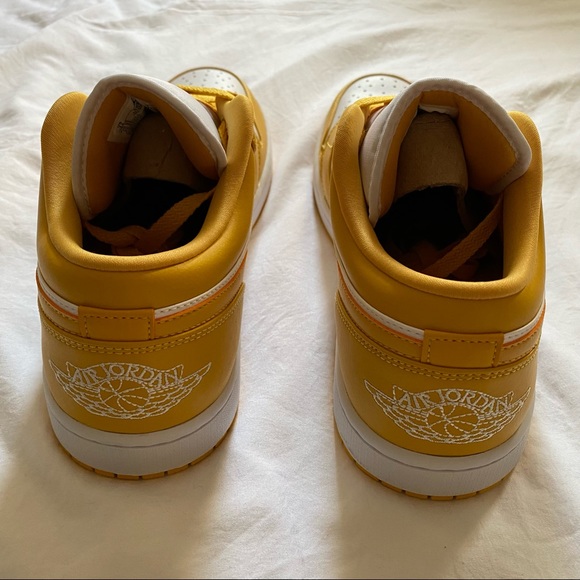 Jordan 1 Low Pollen - Picture 6 of 8